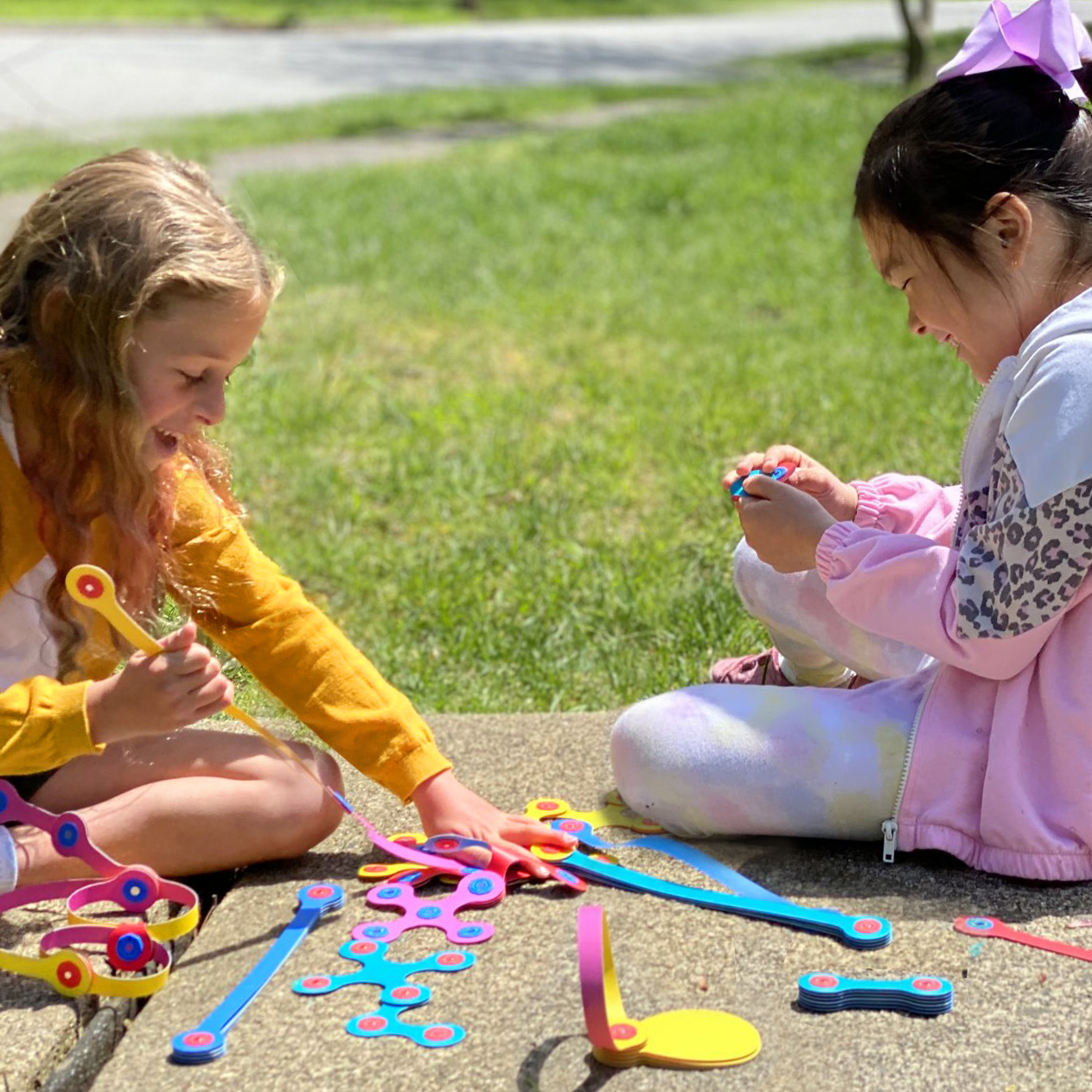 Play Snake - Tinkergarten outdoor activities where kids learn through play
